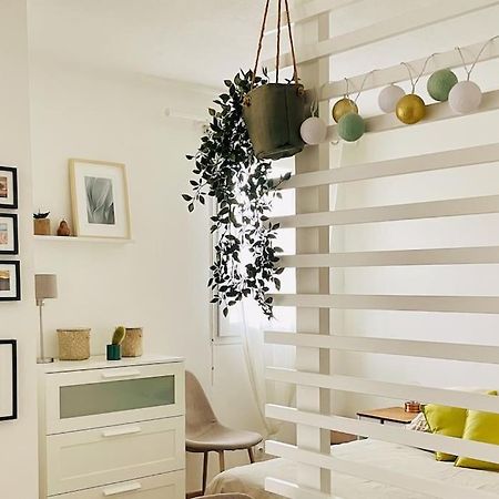 Studio Cosy Avec Terrasse Et Garage Saint-Laurent Du Var Limitrophe Nice Ngoại thất bức ảnh