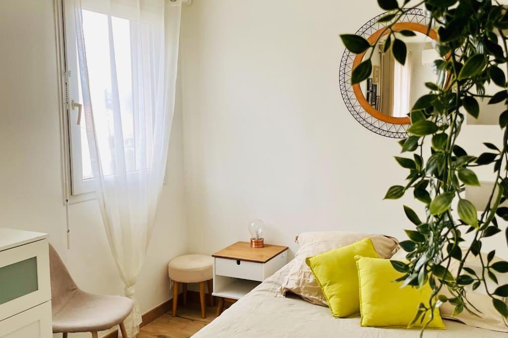 Studio Cosy Avec Terrasse Et Garage Saint-Laurent Du Var Limitrophe Nice Ngoại thất bức ảnh
