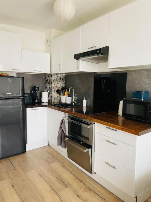 Studio Cosy Avec Terrasse Et Garage Saint-Laurent Du Var Limitrophe Nice Ngoại thất bức ảnh