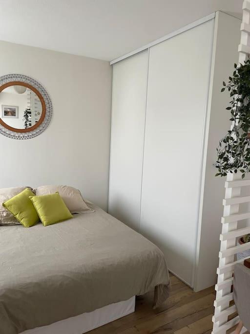Studio Cosy Avec Terrasse Et Garage Saint-Laurent Du Var Limitrophe Nice Ngoại thất bức ảnh
